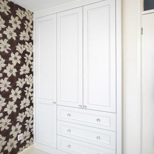 Large alcove wardrobe with doors